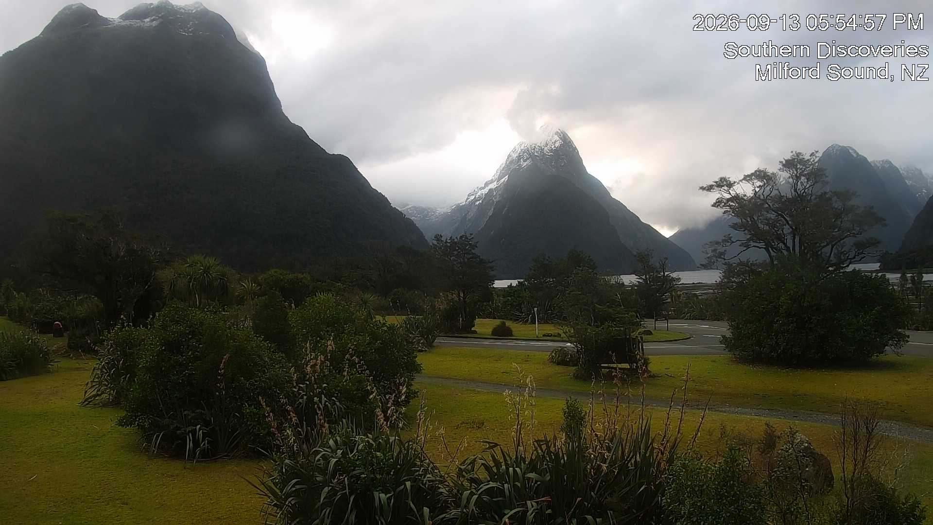 Click for full screen live camera. SH94 Milford Sound