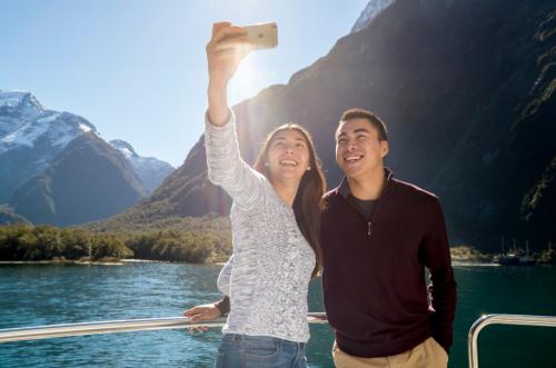 Milford Sound Nature Cruise couple taking selfie