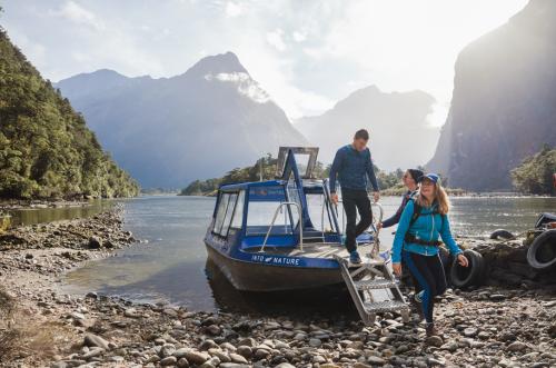 Milford track disembarking water taxi
