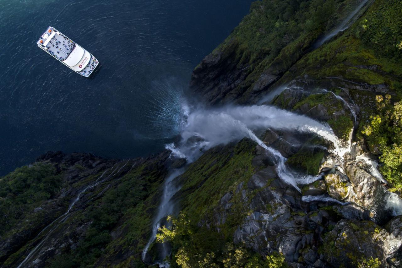 Small Group Travel, Captain's VIP Cruise & Heli Flight